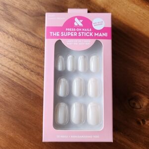 The Super Stick Mani Press-On Nails - Classic French